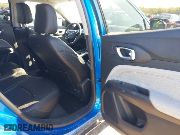 2022 Jeep Compass Latitude Lux with VIN 3C4NJDFBXNT129487, listed as a IAAI auction lot 42127106 with 18,360 mi miles and . Bid and sale history available at DreamBid. Image 8.