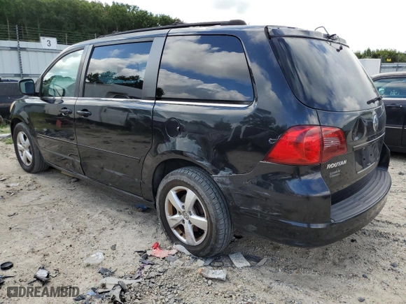 2010 Volkswagen Routan SE with VIN 2V4RW3D14AR280254, listed as a Copart auction lot 70076414 with NaN miles and Salvage Title. Bid and sale history available at carsss.com. Image 2.
