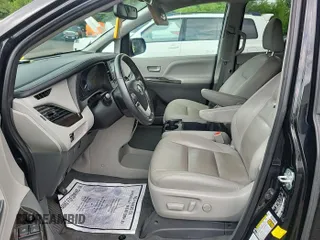 2020 Toyota Sienna XLE z VIN 5TDDZ3DC9LS240453, wystawiony jako IAAI lot #42566212 z przebiegiem 94 405 mil mil oraz . Historia ofert i sprzedaży dostępna na DreamBid. Obrazek 28.