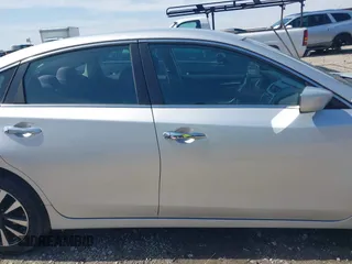 2018 Nissan Altima SR with VIN 1N4AL3AP6JC271207, listed as a IAAI auction lot 41839284 with 111,144 mi miles and . Bid and sale history available at carsss.com. Image 13.