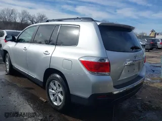 2011 Toyota Highlander with VIN 5TDBK3EH4BS044957, listed as a IAAI auction lot 41696233 with 276,287 mi miles. Bid and sale history available at carsss.com. Image 3.