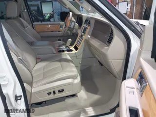 2007 Lincoln Navigator with VIN 5LMFU28517LJ02533, listed as a IAAI auction lot 41253859 with 130,930 mi miles. Bid and sale history available at carsss.com. Image 5.