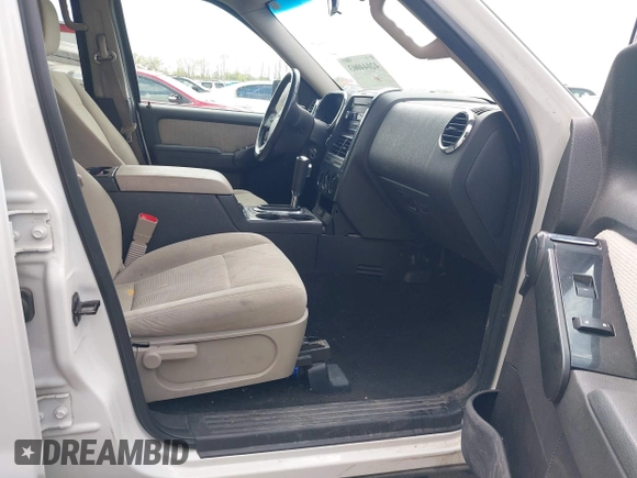 2008 Ford Explorer XLT with VIN 1FMEU73898UA38623, listed as a IAAI auction lot 42044003 with 235,591 mi miles. Bid and sale history available at carsss.com. Image 5.
