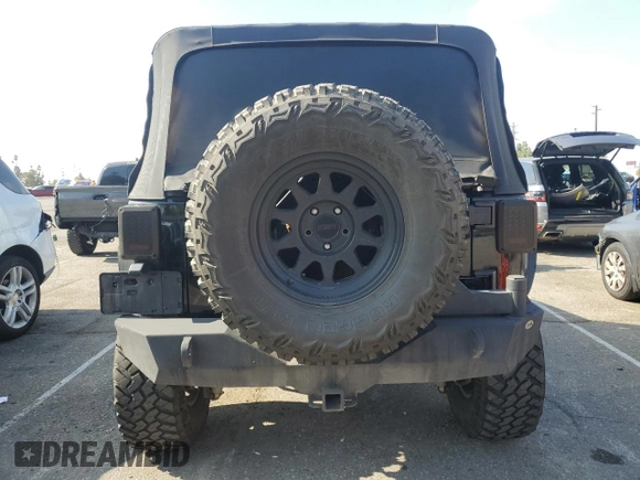 2018 Jeep Wrangler Unlimited Sport S z VIN 1C4HJWDG8JL927497, wystawiony jako Copart lot #55788905 z przebiegiem Nie podano mil oraz Szkoda całkowita • Salvage title. Historia ofert i sprzedaży dostępna na DreamBid. Obrazek 6.