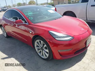 2020 Tesla Model 3 Performance z VIN 5YJ3E1EC2LF647223, wystawiony jako IAAI lot #41826890 z przebiegiem 32 145 mil mil oraz . Historia ofert i sprzedaży dostępna na DreamBid. Obrazek 1.