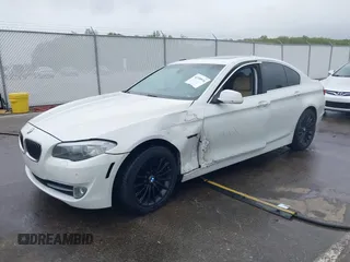 2012 BMW 5 Series 535i xDrive z VIN WBAFU7C57CDU64640, wystawiony jako IAAI lot #42109534 z przebiegiem 132 310 mil mil oraz . Historia ofert i sprzedaży dostępna na DreamBid. Obrazek 17.