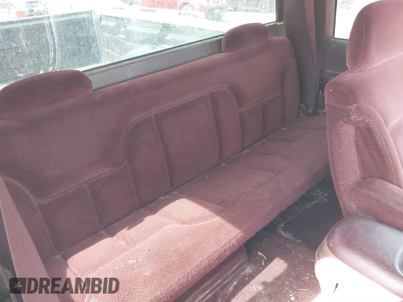 1995 GMC Sierra 1500 z VIN 2GTEK19K0S1580688, wystawiony jako IAAI lot #41811015 z przebiegiem 143 260 mil mil oraz . Historia ofert i sprzedaży dostępna na DreamBid. Obrazek 8.