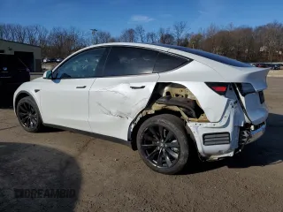 2022 Tesla Model Y Long Range z VIN 7SAYGDEE1NF435518, wystawiony jako Copart lot #48848535 z przebiegiem 41 586 mil mil oraz Szkody całkowita. Historia ofert i sprzedaży dostępna na DreamBid. Obrazek 2.