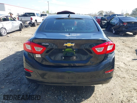 2017 Chevrolet Cruze LS z VIN 1G1BC5SM6H7107353, wystawiony jako IAAI lot #41817282 z przebiegiem 169 385 mil mil oraz . Historia ofert i sprzedaży dostępna na DreamBid. Obrazek 16.