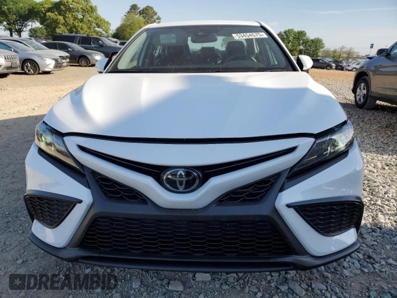 2022 Toyota Camry SE with VIN 4T1T11AK8NU707147, listed as a Copart auction lot 53454575 with 57,179 mi miles and Salvage Title. Bid and sale history available at carsss.com. Image 5.