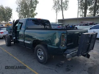 2002 GMC Sierra 1500 SLE z VIN 2GTEC19V121150546, wystawiony jako IAAI lot #40974798 z przebiegiem Nie podano mil oraz . Historia ofert i sprzedaży dostępna na DreamBid. Obrazek 3.