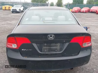2008 Honda Civic LX z VIN 2HGFA16528H339593, wystawiony jako IAAI lot #42253517 z przebiegiem 130 465 mil mil oraz . Historia ofert i sprzedaży dostępna na DreamBid. Obrazek 16.