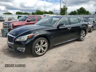 2015 Infiniti Q70 z VIN JN1BY1PR2FM831581, wystawiony jako Copart lot #56328035 z przebiegiem 118 999 mil mil oraz Szkoda całkowita • Salvage title. Historia ofert i sprzedaży dostępna na DreamBid. Obrazek 1.
