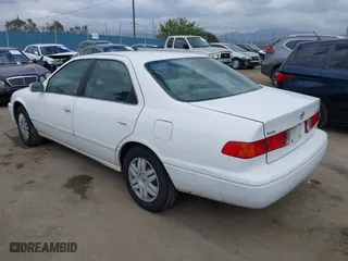 2000 Toyota Camry CE with VIN JT2BG22K0Y0430680, listed as a IAAI auction lot 42047038 with 195,572 mi miles. Bid and sale history available at carsss.com. Image 3.
