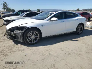 2013 Tesla Model S с VIN 5YJSA1AC7DFP10881, выставлен на аукционе Copart как лот 61485235 с пробегом 107 032 миль миль и Списание • Salvage title. История ставок и продаж доступна на DreamBid. Изображение 1.