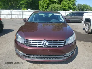 2014 Volkswagen Passat SE z VIN 1VWBN7A30EC084173, wystawiony jako Copart lot #58688645 z przebiegiem 141 726 mil mil oraz Szkoda całkowita • Salvage title. Historia ofert i sprzedaży dostępna na DreamBid. Obrazek 5.