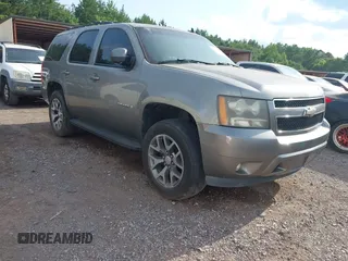 2008 Chevrolet Tahoe 3LT z VIN 1GNFC13028R159006, wystawiony jako IAAI lot #42387244 z przebiegiem Nie podano mil oraz . Historia ofert i sprzedaży dostępna na DreamBid. Obrazek 1.