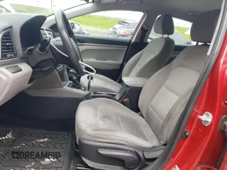2017 Hyundai Elantra SE z VIN 5NPD74LF4HH104980, wystawiony jako Copart lot #57995175 z przebiegiem 122 779 mil mil oraz Czysty tytuł • Clean title. Historia ofert i sprzedaży dostępna na DreamBid. Obrazek 7.