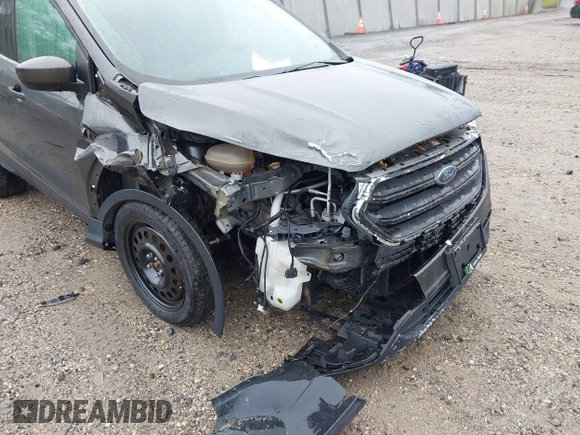 2017 Ford Escape SE z VIN 1FMCU9G95HUC83618, wystawiony jako IAAI lot #42324672 z przebiegiem 132 910 mil mil oraz . Historia ofert i sprzedaży dostępna na DreamBid. Obrazek 6.
