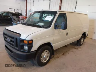 2010 Ford Econoline Cargo Commercial z VIN 1FTNE2ELXADA92282, wystawiony jako IAAI lot #42210516 z przebiegiem 102 617 mil mil oraz . Historia ofert i sprzedaży dostępna na DreamBid. Obrazek 2.