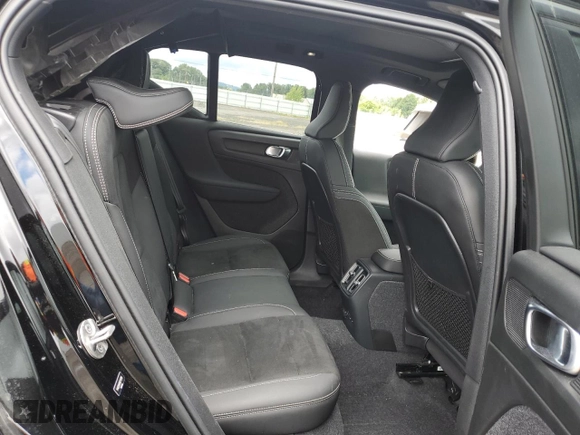 2022 Volvo XC40 Twin Plus z VIN YV4ED3UR3N2713780, wystawiony jako Copart lot #58767174 z przebiegiem 23 486 mil mil oraz Szkoda całkowita • Salvage title. Historia ofert i sprzedaży dostępna na DreamBid. Obrazek 10.