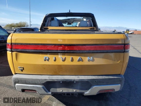2022 Rivian R1T Launch Edition z VIN 7FCTGAAL2NN011755, wystawiony jako Copart lot #81940684 z przebiegiem Nie podano mil oraz Szkoda całkowita • Salvage title. Historia ofert i sprzedaży dostępna na DreamBid. Obrazek 6.