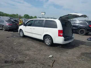 2010 Chrysler Town & Country Touring with VIN 2A4RR5D19AR188015, listed as a IAAI auction lot 41997283 with 172,877 mi miles. Bid and sale history available at carsss.com. Image 3.