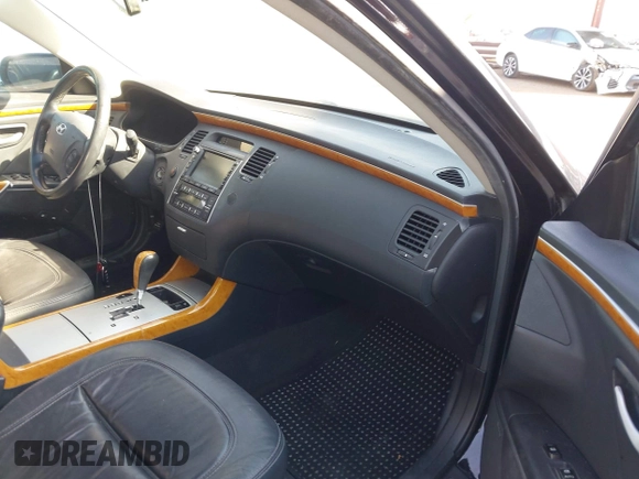 2008 Hyundai Azera Limited with VIN KMHFC46F38A287792, listed as a IAAI auction lot 42397354 with 101,209 mi miles and . Bid and sale history available at DreamBid. Image 5.