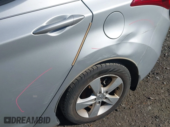 2013 Hyundai Elantra GLS z VIN 5NPDH4AE1DH257091, wystawiony jako IAAI lot #42306831 z przebiegiem 183 301 mil mil oraz . Historia ofert i sprzedaży dostępna na DreamBid. Obrazek 12.
