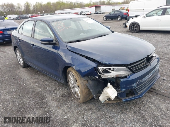 2014 Volkswagen Jetta SE z VIN 3VWD17AJ8EM326015, wystawiony jako IAAI lot #42027359 z przebiegiem 75 436 mil mil oraz . Historia ofert i sprzedaży dostępna na DreamBid. Obrazek 1.