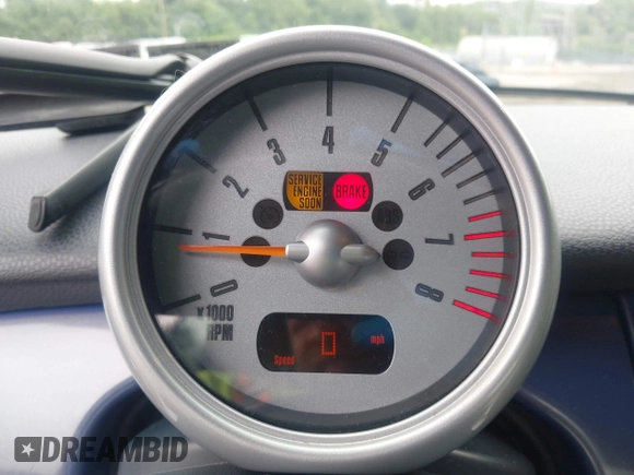 2006 MINI Convertible S z VIN WMWRH33516TL93102, wystawiony jako IAAI lot #42529434 z przebiegiem 123 292 mil mil oraz . Historia ofert i sprzedaży dostępna na DreamBid. Obrazek 12.