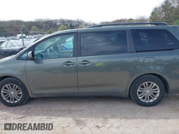 2013 Toyota Sienna XLE AAS с VIN 5TDYK3DC8DS318387, выставлен на аукционе IAAI как лот 42146255 с пробегом 244 899 миль миль и . История ставок и продаж доступна на DreamBid. Изображение 14.