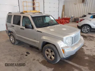 2011 Jeep Liberty Sport z VIN 1J4PN2GK3BW557739, wystawiony jako IAAI lot #42453928 z przebiegiem 166 876 mil mil oraz . Historia ofert i sprzedaży dostępna na DreamBid. Obrazek 1.
