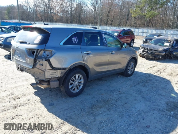 2016 Kia Sorento LX with VIN 5XYPG4A32GG115679, listed as a IAAI auction lot 41634575 with 135,236 mi miles. Bid and sale history available at carsss.com. Image 4.