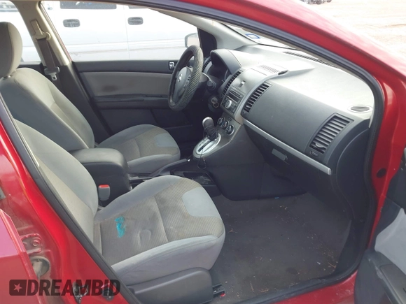 2012 Nissan Sentra 2.0 z VIN 3N1AB6AP5CL749562, wystawiony jako IAAI lot #41554063 z przebiegiem 198 244 mil mil oraz . Historia ofert i sprzedaży dostępna na DreamBid. Obrazek 5.