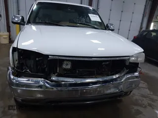 2000 GMC Sierra 2500 SLE z VIN 1GTGK29U5YZ195420, wystawiony jako IAAI lot #41440301 z przebiegiem 212 149 mil mil oraz . Historia ofert i sprzedaży dostępna na DreamBid. Obrazek 13.