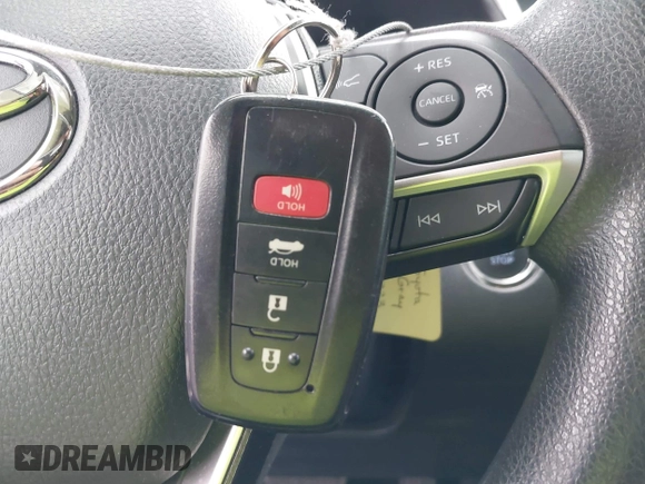 2023 Toyota Camry LE z VIN 4T1R11AK1PU169839, wystawiony jako IAAI lot #42140135 z przebiegiem 10 808 mil mil oraz . Historia ofert i sprzedaży dostępna na DreamBid. Obrazek 11.