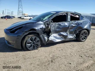 2024 Tesla Model Y Long Range with VIN 7SAYGDEE8RF119975, listed as a Copart auction lot 49471265 with 20,218 mi miles and Salvage Title. Bid and sale history available at carsss.com. Image 1.