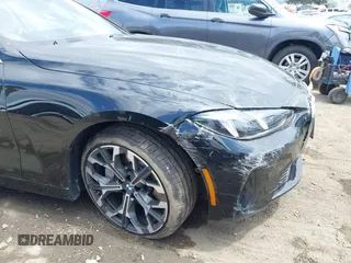 2025 BMW 4 Series 430i z VIN WBA33DB08SCU35159, wystawiony jako IAAI lot #42019631 z przebiegiem 895 mil mil oraz . Historia ofert i sprzedaży dostępna na DreamBid. Obrazek 20.