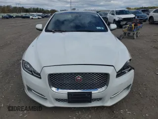 2018 Jaguar XJ Portfolio with VIN SAJWJ2GD1J8W13812, listed as a Copart auction lot 76260534 with Not Provided miles and Salvage Title. Bid and sale history available at DreamBid. Image 5.