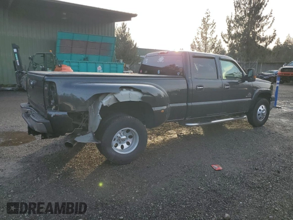 2005 Chevrolet Silverado 3500 LT z VIN 1GCJC33275F832997, wystawiony jako Copart lot #84174064 z przebiegiem 205 523 mil mil oraz Szkoda całkowita • Salvage title. Historia ofert i sprzedaży dostępna na DreamBid. Obrazek 3.