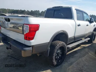 2016 Nissan Titan Platinum Reserve z VIN 1N6BA1F22GN509568, wystawiony jako IAAI lot #41766629 z przebiegiem 94 991 mil mil oraz . Historia ofert i sprzedaży dostępna na DreamBid. Obrazek 4.
