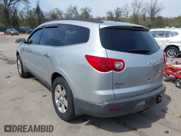 2012 Chevrolet Traverse 1LT z VIN 1GNKVGED0CJ156706, wystawiony jako IAAI lot #42059502 z przebiegiem 138 935 mil mil oraz . Historia ofert i sprzedaży dostępna na DreamBid. Obrazek 3.