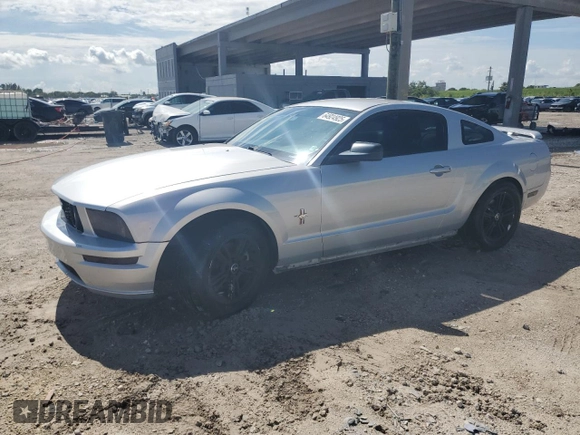 2007 Ford Mustang GT Deluxe with VIN 1ZVHT82H375255005, listed as a Copart auction lot 64924925 with 128,134 mi miles and Clean title. Bid and sale history available at DreamBid. Image 1.