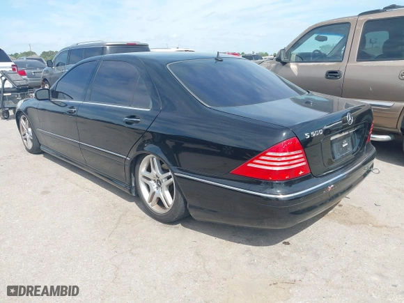 2006 Mercedes-Benz S-Class 5.0L with VIN WDBNG75J06A484636, listed as a IAAI auction lot 42058885 with 1 mi miles. Bid and sale history available at carsss.com. Image 3.