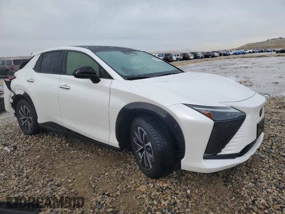 2024 Lexus RZ 450e Premium z VIN JTJAAAAB8RA023618, wystawiony jako Copart lot #43230375 z przebiegiem 8307 mil mil oraz Szkody całkowita. Historia ofert i sprzedaży dostępna na DreamBid. Obrazek 4.