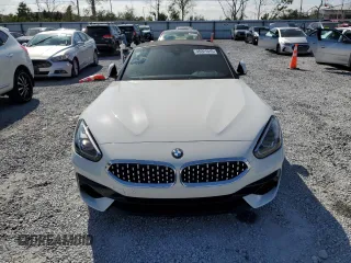 2019 BMW Z4 sDrive30i with VIN WBAHF3C58KWW33806, listed as a Copart auction lot 45221515 with 19,130 mi miles and Salvage Title. Bid and sale history available at carsss.com. Image 5.
