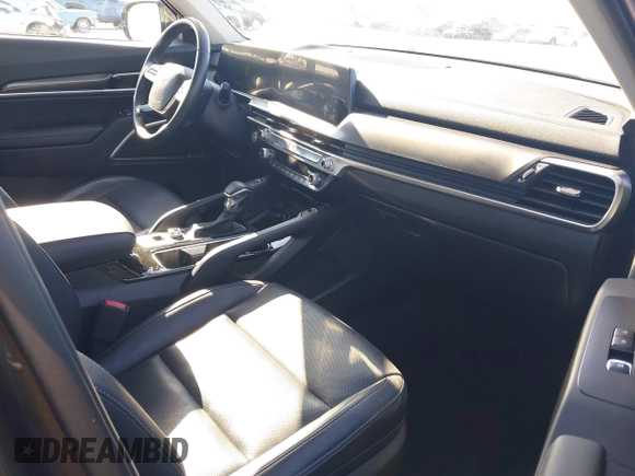 2023 Kia Telluride S with VIN 5XYP6DGC2PG387093, listed as a IAAI auction lot 42299026 with 12,895 mi miles and . Bid and sale history available at DreamBid. Image 5.