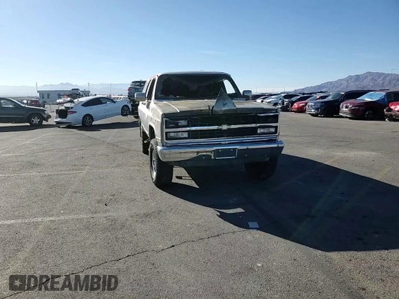 1989 Chevrolet Suburban z VIN 1GNGV26K8KF128711, wystawiony jako Copart lot #46658895 z przebiegiem Nie podano mil oraz Szkoda całkowita • Salvage title. Historia ofert i sprzedaży dostępna na DreamBid. Obrazek 11.