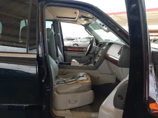 2004 Lincoln Navigator Luxury with VIN 5LMFU27R04LJ16634, listed as a IAAI auction lot 41922950 with 125,080 mi miles. Bid and sale history available at carsss.com. Image 5.